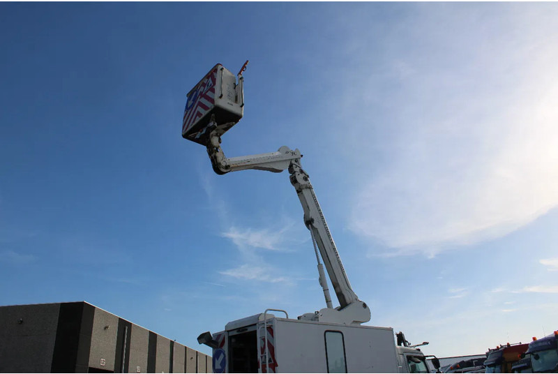 Xe tải Renault Midlum 220 + manual + 16 meter: hình 11 Xe tải Renault Midlum 220 + manual + 16 meter: hình 11