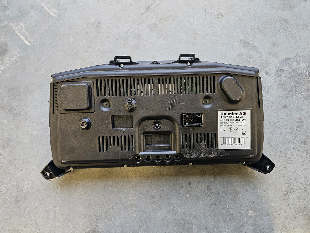 MERCEDES-BENZ ATEGO EURO 6 / DASHBOARD COUNTER / A9674464321 ZGS-001 - Phụ tùng: hình 3 MERCEDES-BENZ ATEGO EURO 6 / DASHBOARD COUNTER / A9674464321 ZGS-001 - Phụ tùng: hình 3