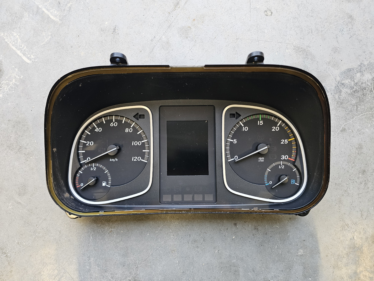 MERCEDES-BENZ ATEGO EURO 6 / DASHBOARD COUNTER / A9674464321 ZGS-001 - Phụ tùng: hình 2 MERCEDES-BENZ ATEGO EURO 6 / DASHBOARD COUNTER / A9674464321 ZGS-001 - Phụ tùng: hình 2