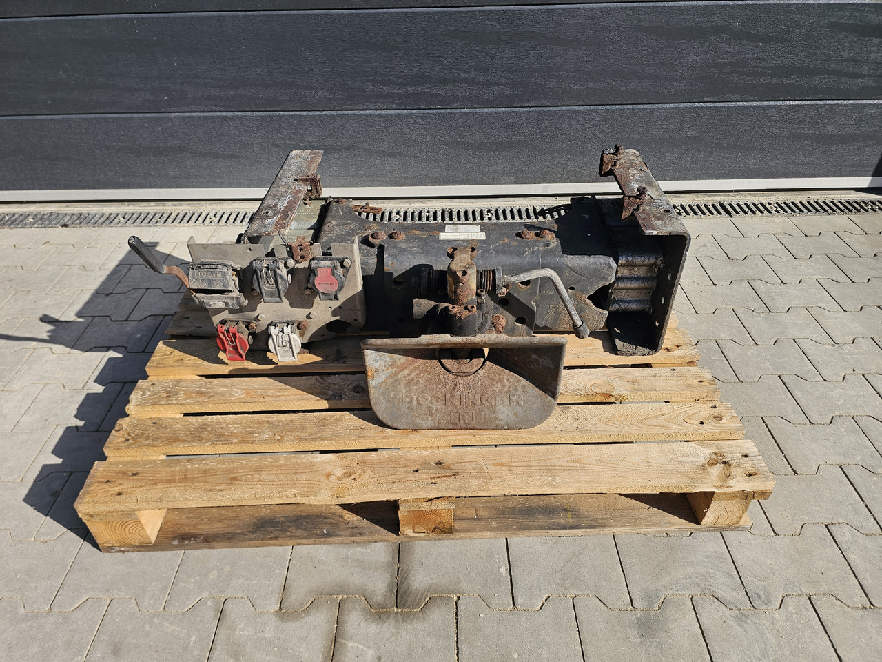 VOLVO FH FM / ROCKINGER TRAILER COUPLING / COMPLETE - Khớp nối bánh xe thứ năm: hình 2 VOLVO FH FM / ROCKINGER TRAILER COUPLING / COMPLETE - Khớp nối bánh xe thứ năm: hình 2