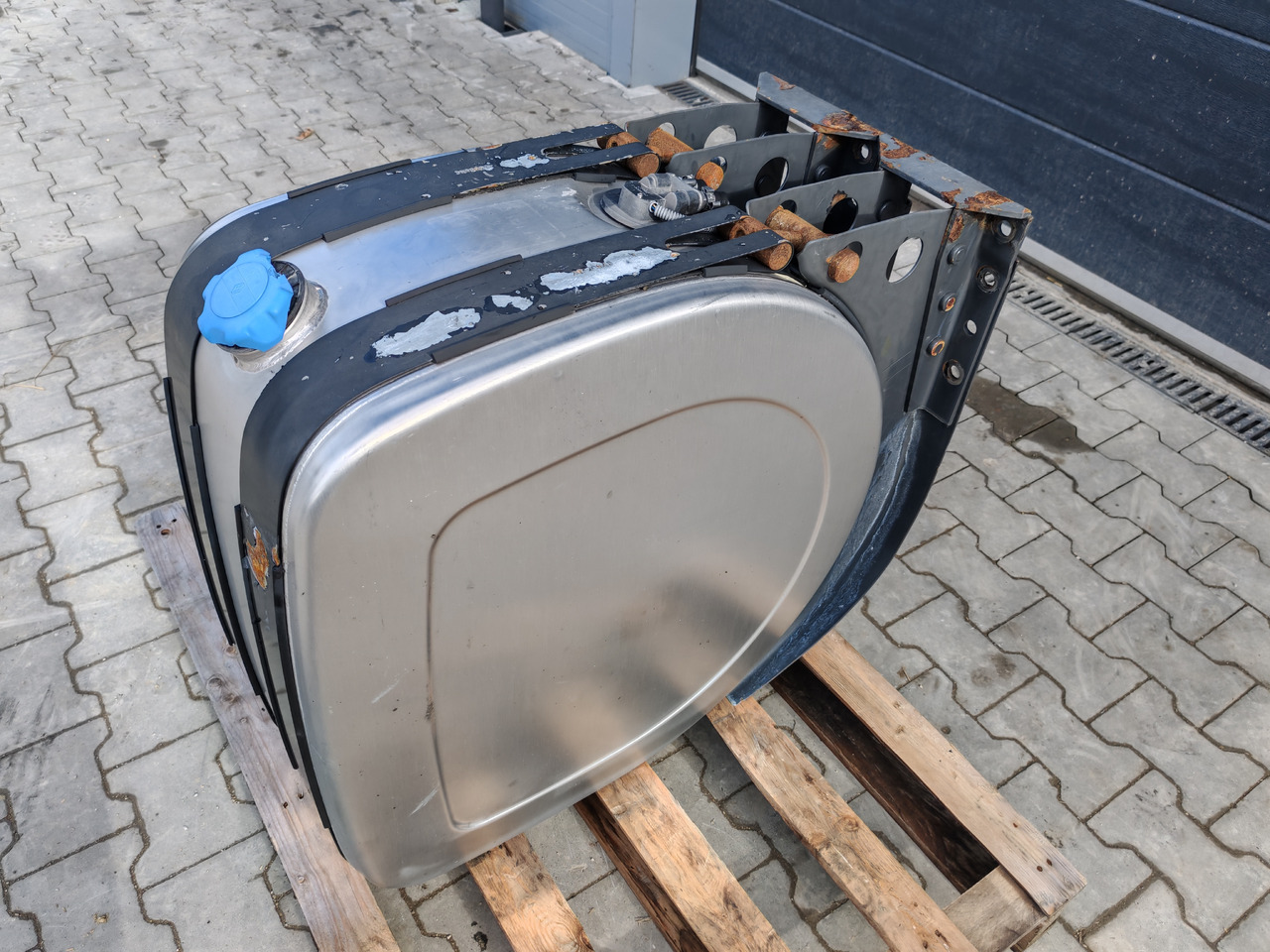 VOLVO RENAULT / COMPLETE ADBLUE TANK / 21065425 - Bình AdBlue: hình 4 VOLVO RENAULT / COMPLETE ADBLUE TANK / 21065425 - Bình AdBlue: hình 4