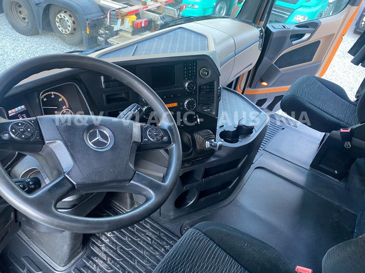 Mercedes-Benz 2542 - Xe chở container/ Xe tải hoán đổi thân: hình 4 Mercedes-Benz 2542 - Xe chở container/ Xe tải hoán đổi thân: hình 4