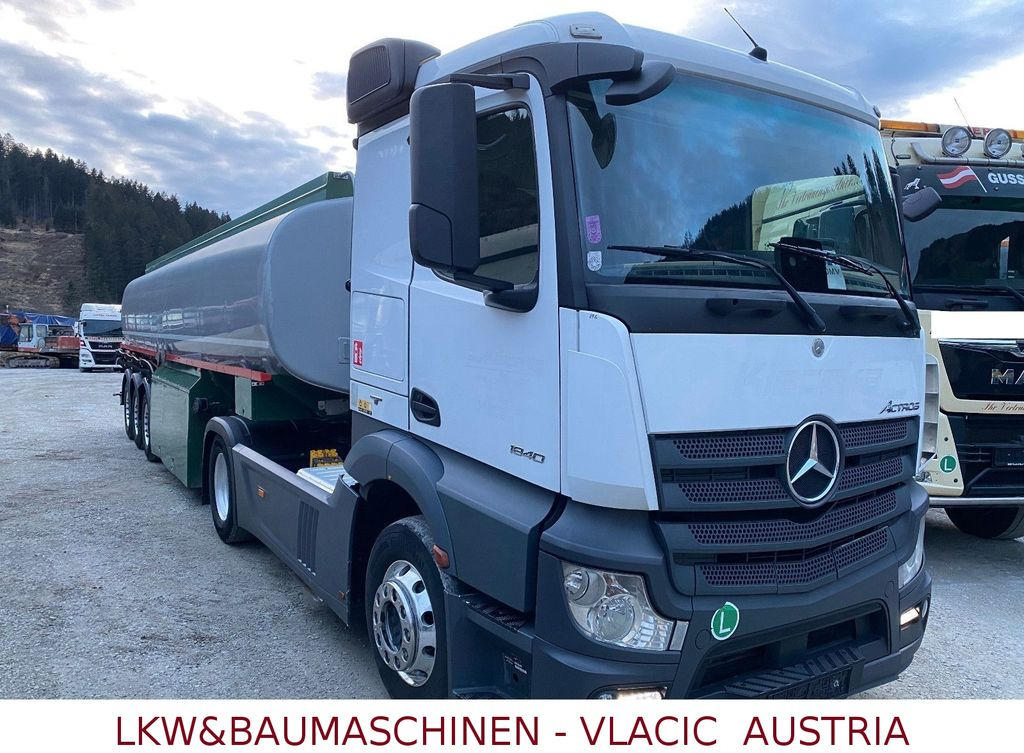 Mercedes-Benz Actros 1840 ADR ( 30 Stk ). 16 -18 Baujahr ) Mercedes-Benz Actros 1840 ADR ( 23 Stk ). 16 -18 Baujahr ) - Xe đầu kéo: hình 3 Mercedes-Benz Actros 1840 ADR ( 30 Stk ). 16 -18 Baujahr ) Mercedes-Benz Actros 1840 ADR ( 23 Stk ). 16 -18 Baujahr ) - Xe đầu kéo: hình 3