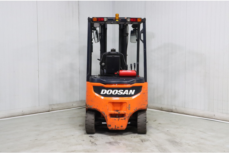 Doosan B20X-7 - Xe nâng điện: hình 5 Doosan B20X-7 - Xe nâng điện: hình 5