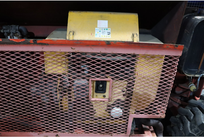 Holland lift 195DL25/S - Máy nâng người hình kéo: hình 2 Holland lift 195DL25/S - Máy nâng người hình kéo: hình 2