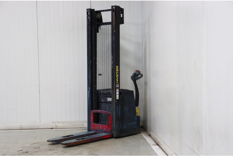 Hyster S1.6 - Máy xếp chồng: hình 4 Hyster S1.6 - Máy xếp chồng: hình 4