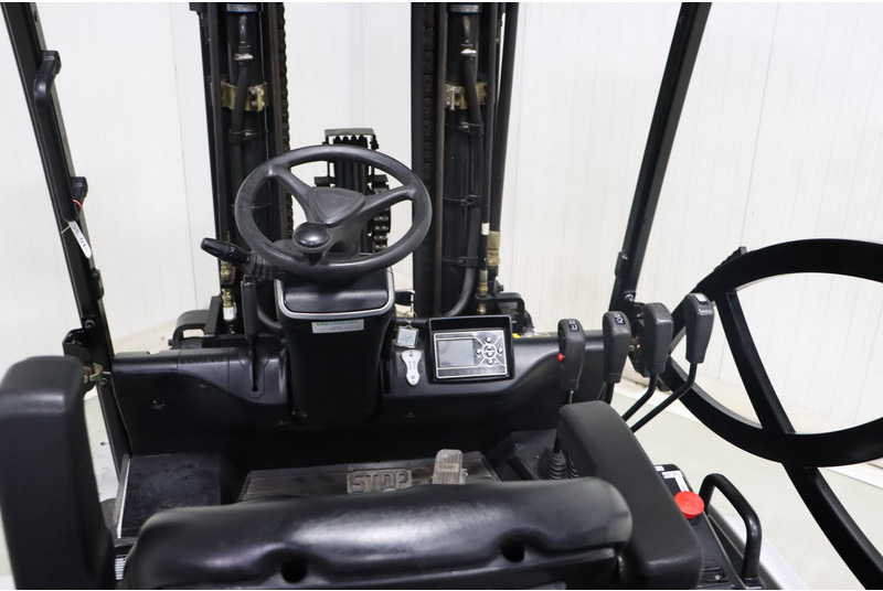 Hyundai 45B-7 - Xe nâng điện: hình 2 Hyundai 45B-7 - Xe nâng điện: hình 2