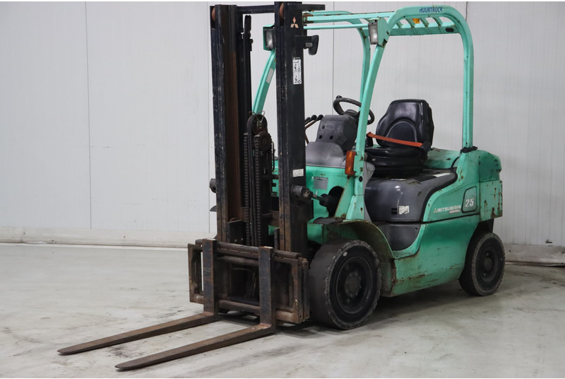 Mitsubishi FD25N - Xe nâng diesel: hình 5 Mitsubishi FD25N - Xe nâng diesel: hình 5