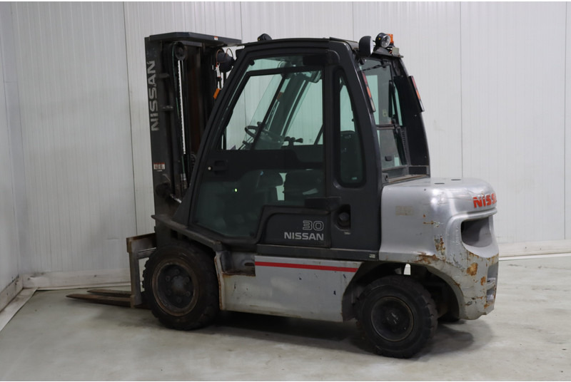 Nissan FGD02A30Q - Xe nâng diesel: hình 5 Nissan FGD02A30Q - Xe nâng diesel: hình 5