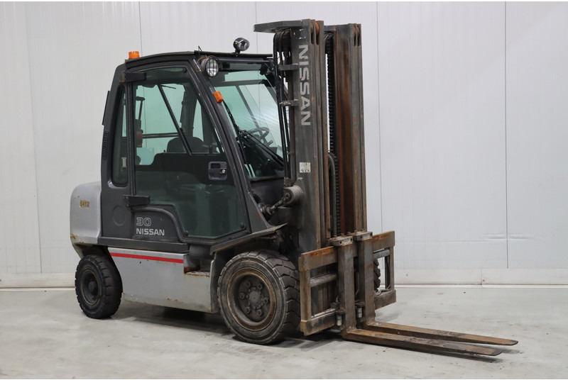 Nissan FGD02A30Q - Xe nâng diesel: hình 1 Nissan FGD02A30Q - Xe nâng diesel: hình 1