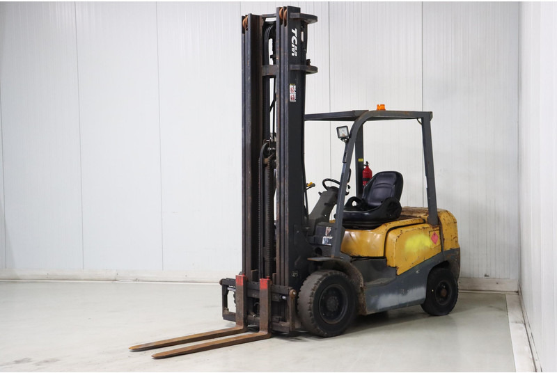 TCM FD25T3 - Xe nâng diesel: hình 3 TCM FD25T3 - Xe nâng diesel: hình 3