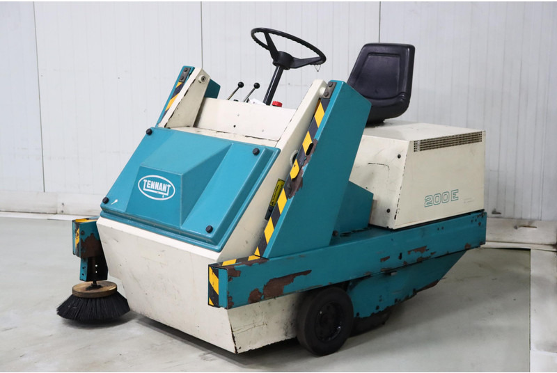 TENNANT 200E - Xe quét đường: hình 3 TENNANT 200E - Xe quét đường: hình 3