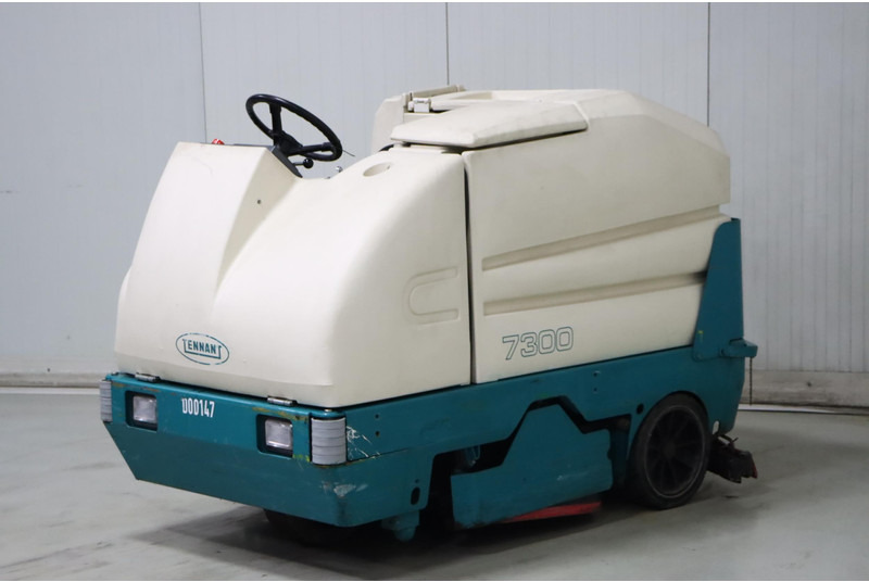 TENNANT 7300E - Máy chà sàn: hình 3 TENNANT 7300E - Máy chà sàn: hình 3