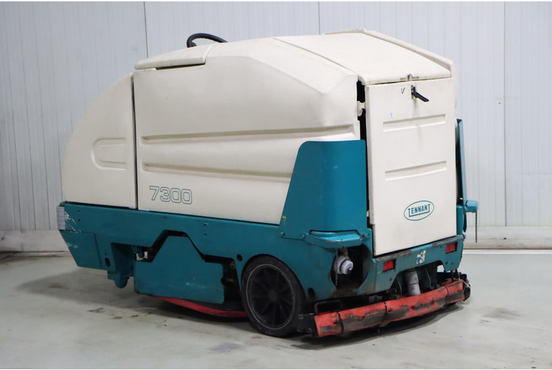 TENNANT 7300E - Máy chà sàn: hình 4 TENNANT 7300E - Máy chà sàn: hình 4