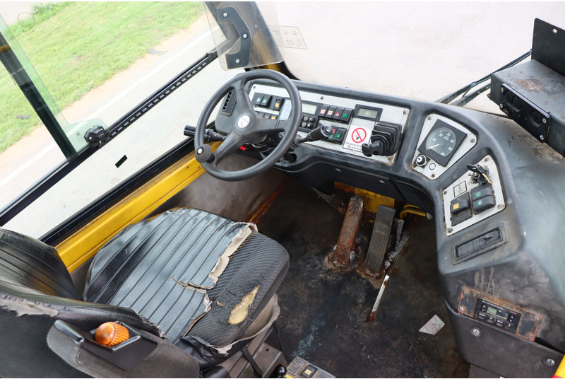 Terberg BC182 - Máy cày trạm: hình 2 Terberg BC182 - Máy cày trạm: hình 2