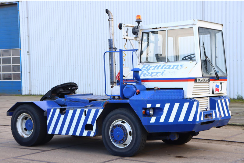 Terberg TRT89 - Máy cày trạm: hình 1 Terberg TRT89 - Máy cày trạm: hình 1