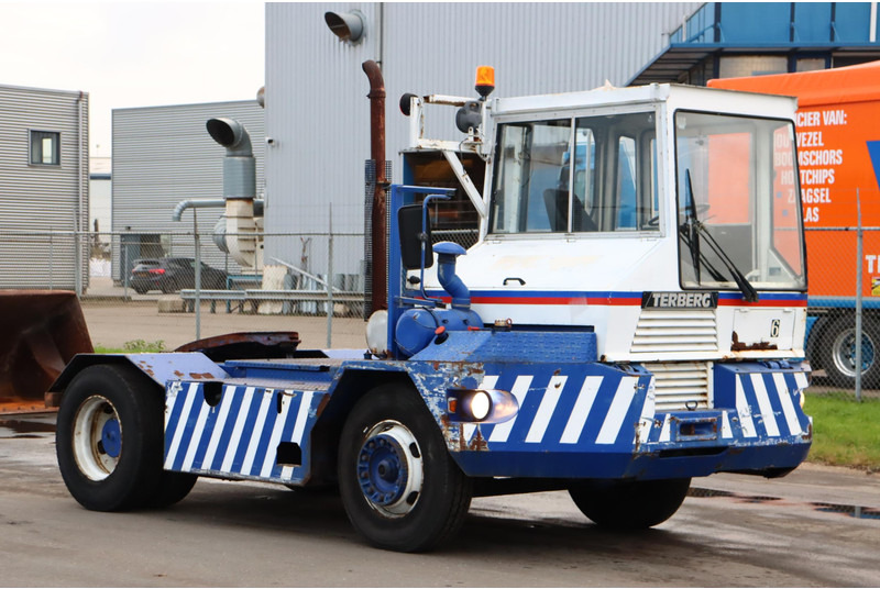 Terberg TRT89 - Máy cày trạm: hình 1 Terberg TRT89 - Máy cày trạm: hình 1