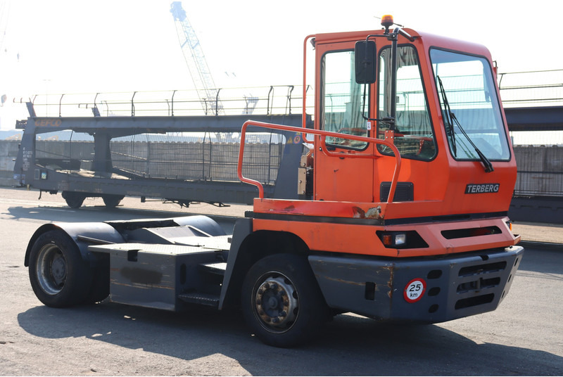 Terberg YT182 - Máy cày trạm: hình 1 Terberg YT182 - Máy cày trạm: hình 1
