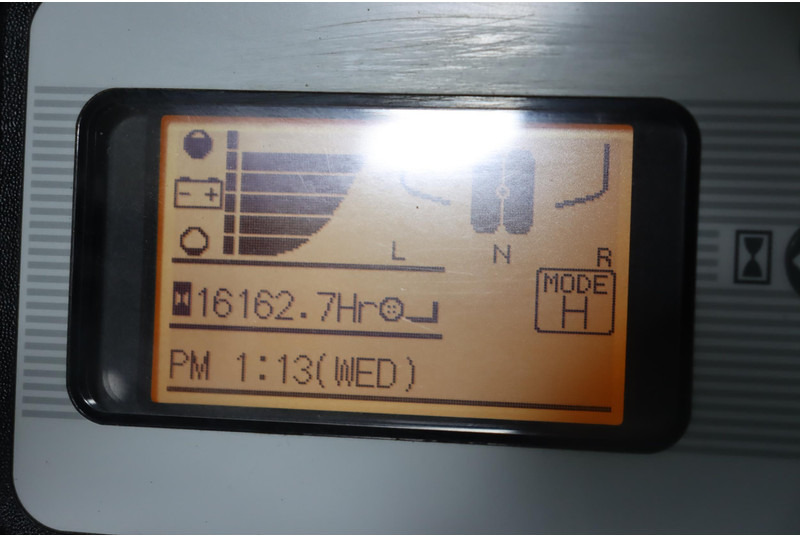 Xe nâng điện UniCarriers AG1N1L18Q: hình 9 Xe nâng điện UniCarriers AG1N1L18Q: hình 9