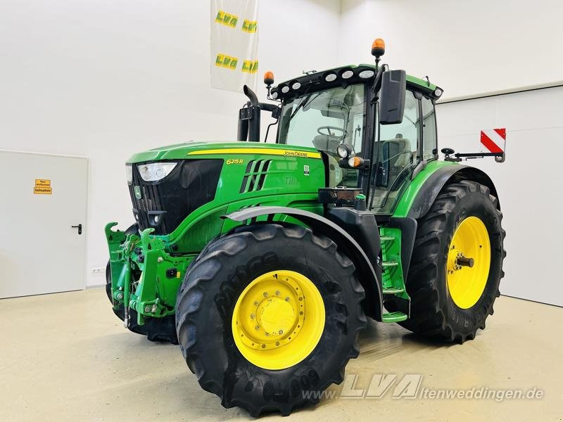 John Deere 6215R - Máy cày: hình 1 John Deere 6215R - Máy cày: hình 1
