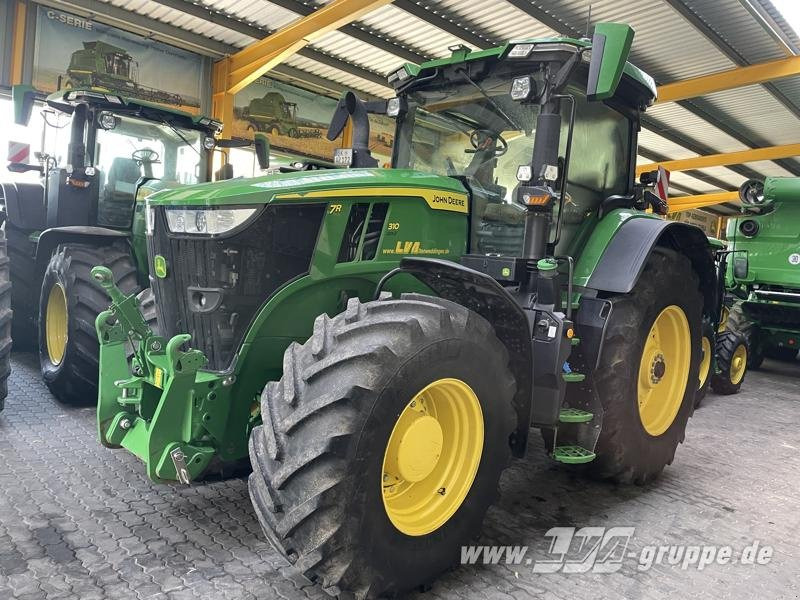 John Deere 7R 310 - Máy cày: hình 1 John Deere 7R 310 - Máy cày: hình 1