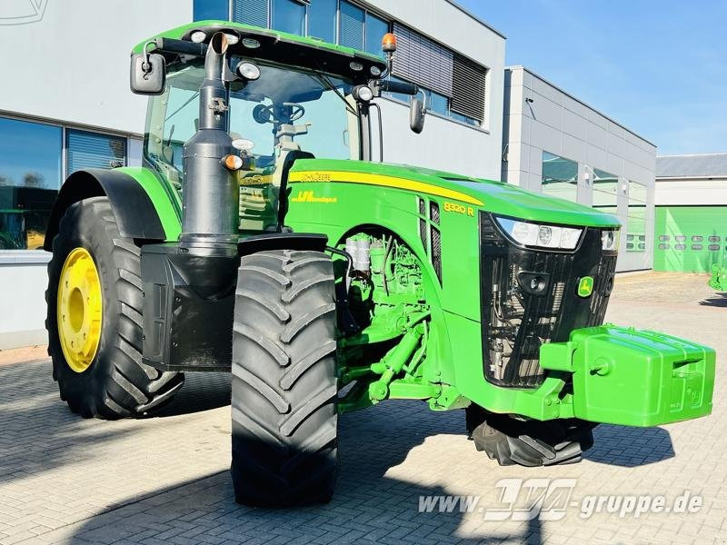 John Deere 8320R E23-PowerShift - Máy cày: hình 2 John Deere 8320R E23-PowerShift - Máy cày: hình 2