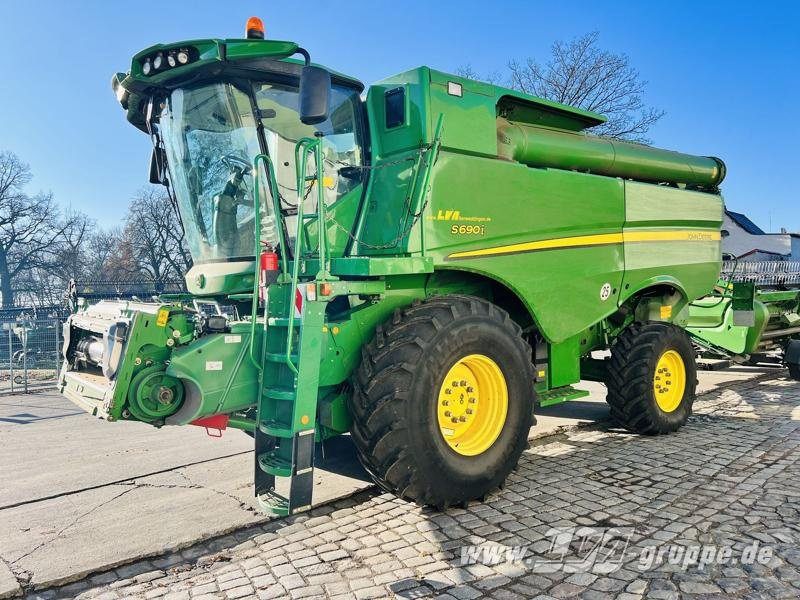John Deere S690 - Máy gặt đập: hình 1 John Deere S690 - Máy gặt đập: hình 1