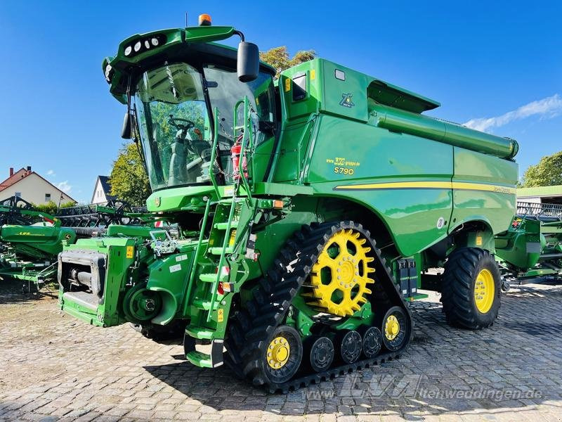 John Deere S790 - Máy gặt đập: hình 1 John Deere S790 - Máy gặt đập: hình 1