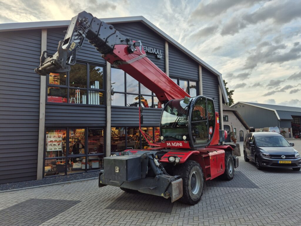 MAGNI RTH 6.30 SH roto telescopic handler - Xe nhấc hình viễn vọng kính: hình 2 MAGNI RTH 6.30 SH roto telescopic handler - Xe nhấc hình viễn vọng kính: hình 2