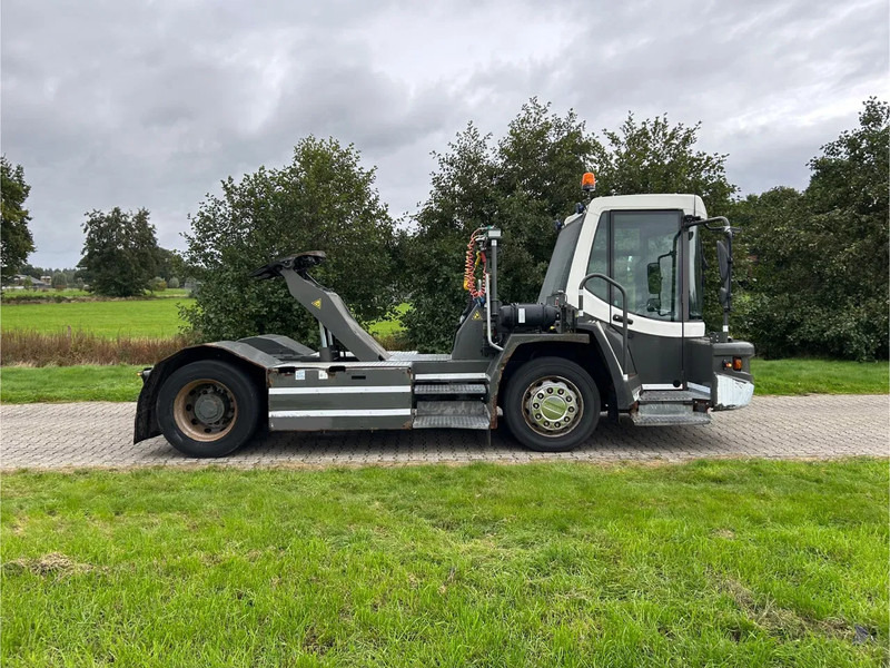 Terberg DT 183 | DISTRIBUTION TERMINAL | 8949 HOURS !!!! | LOW STEPS - Máy cày trạm: hình 4 Terberg DT 183 | DISTRIBUTION TERMINAL | 8949 HOURS !!!! | LOW STEPS - Máy cày trạm: hình 4