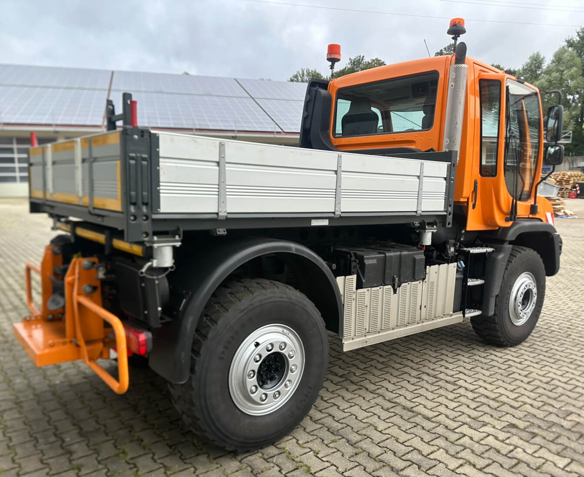 Unimog 530 - U530 405 44301 Mercedes Benz 405 - Tiện ích/ Xe đặc dụng: hình 5 Unimog 530 - U530 405 44301 Mercedes Benz 405 - Tiện ích/ Xe đặc dụng: hình 5