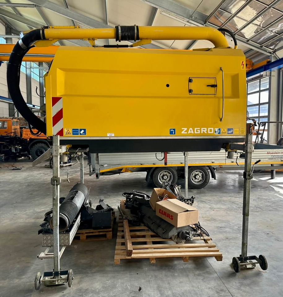 Unimog Aufbaukehrmaschine Trilety SK-370 - Xe quét đường: hình 3 Unimog Aufbaukehrmaschine Trilety SK-370 - Xe quét đường: hình 3