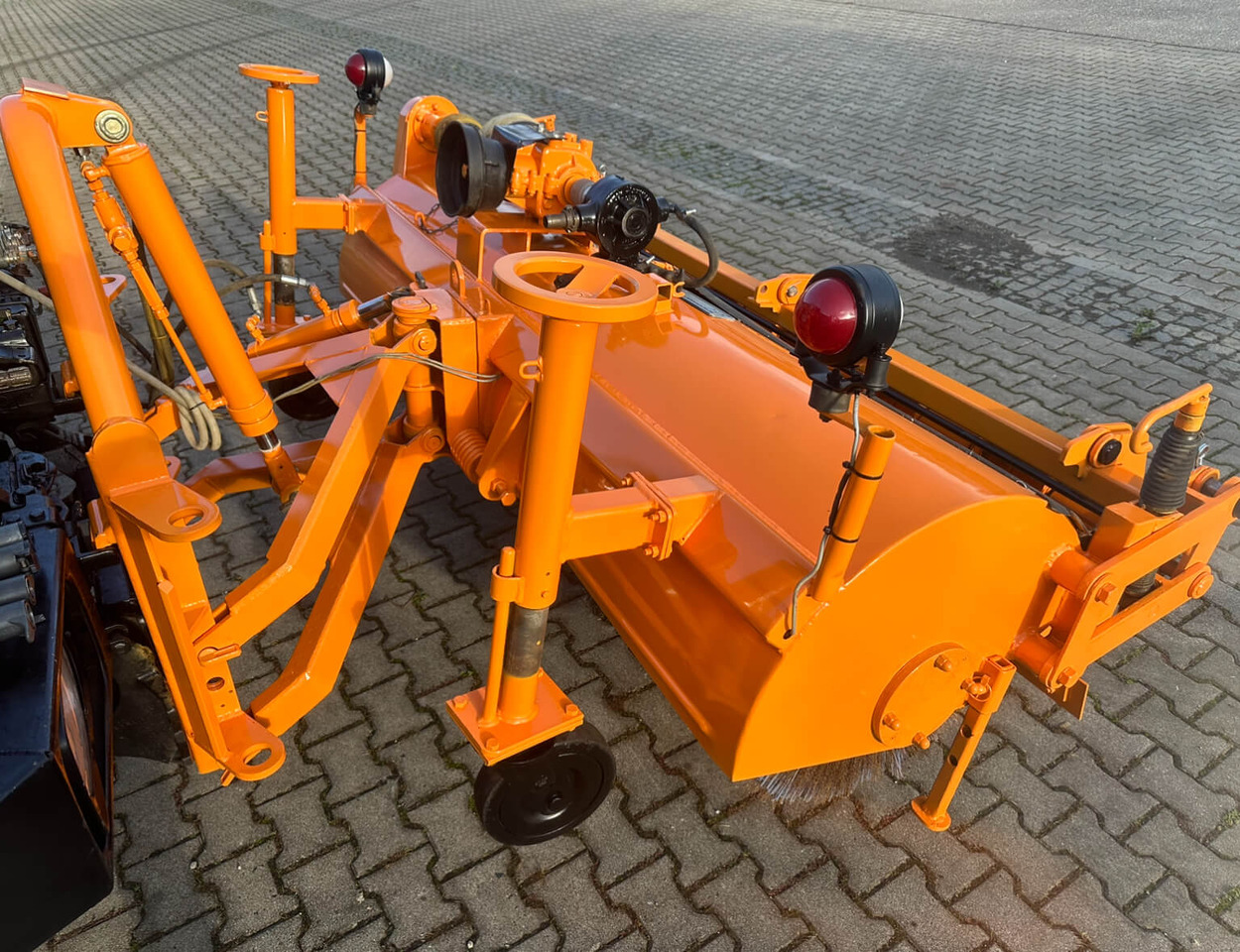 Unimog Frontanbaukehrbesen Schmidt VKS4.2 - Chổi: hình 3 Unimog Frontanbaukehrbesen Schmidt VKS4.2 - Chổi: hình 3