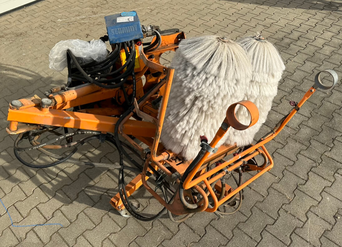 Unimog Leitpfostenwaschgerät Schmidt RPS-H - Chổi: hình 2 Unimog Leitpfostenwaschgerät Schmidt RPS-H - Chổi: hình 2