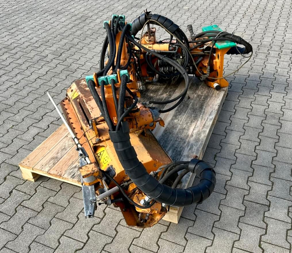 Unimog Randstreifenmulcher Mulag MRK 300 - Dàn băm cỏ địa hình nghiêng: hình 3 Unimog Randstreifenmulcher Mulag MRK 300 - Dàn băm cỏ địa hình nghiêng: hình 3