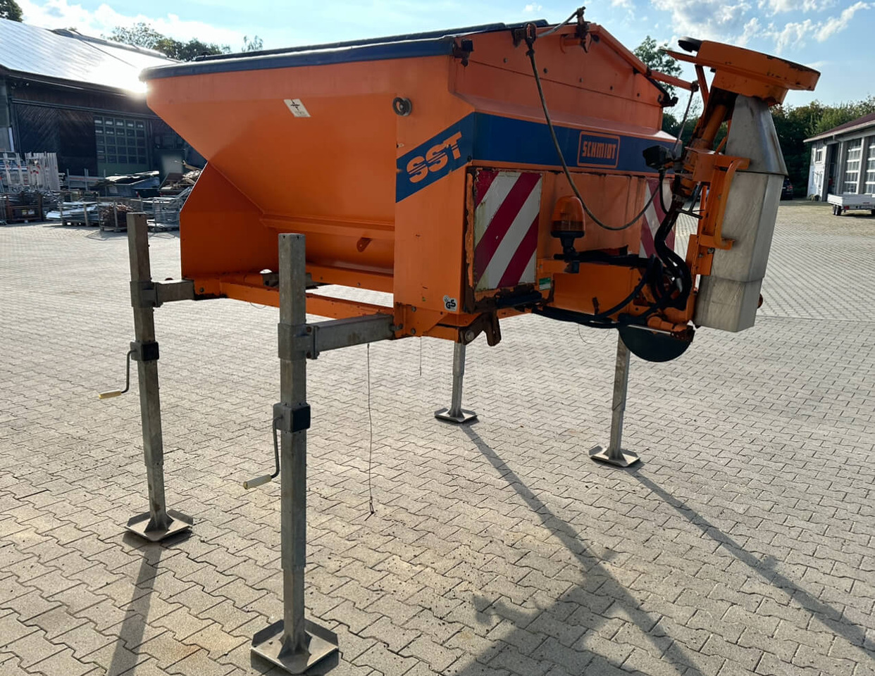 Unimog Salzstreuer Schmidt SST20-TLWH - Máy dàn trải cát/ Muối: hình 1 Unimog Salzstreuer Schmidt SST20-TLWH - Máy dàn trải cát/ Muối: hình 1