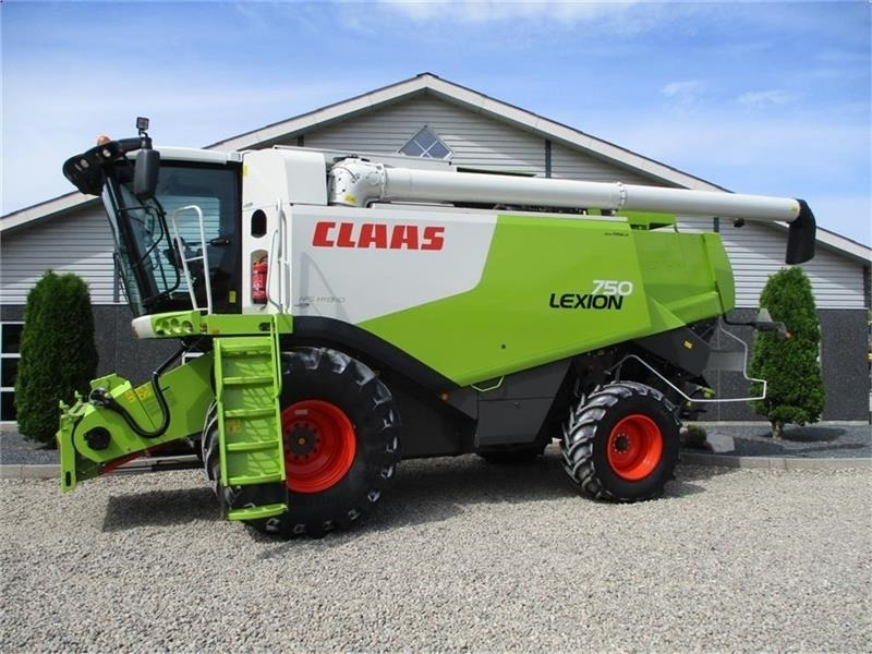 Claas LEXION 750 Gårdmaskine med kun 1480timer og V900 s - Máy gặt đập: hình 1 Claas LEXION 750 Gårdmaskine med kun 1480timer og V900 s - Máy gặt đập: hình 1