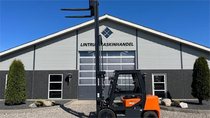 Doosan D30 G med kabine og KUN 57 TIMER FRA NY, MED TIME - Xe nâng diesel: hình 4 Doosan D30 G med kabine og KUN 57 TIMER FRA NY, MED TIME - Xe nâng diesel: hình 4