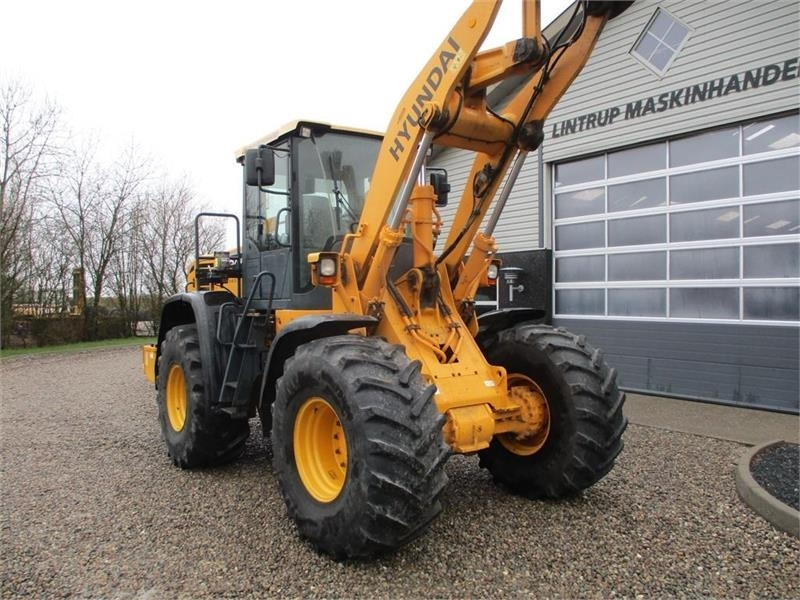 Hyundai 757-9A med 620/75R26 traktor hjul montering på - Máy xúc lật bánh lốp: hình 3 Hyundai 757-9A med 620/75R26 traktor hjul montering på - Máy xúc lật bánh lốp: hình 3