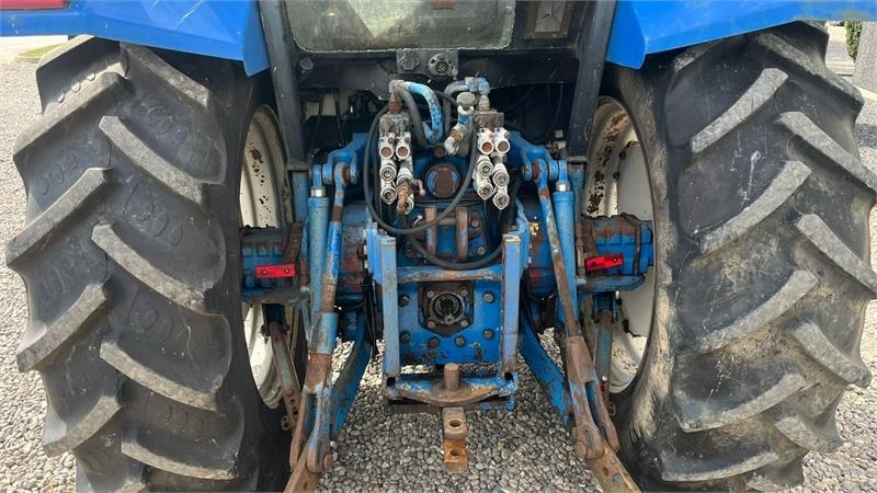 New Holland 8240 SLE Med frontlift og frontPTO - Máy cày: hình 5 New Holland 8240 SLE Med frontlift og frontPTO - Máy cày: hình 5