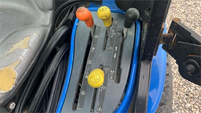 Máy cày New Holland TC35DA: hình 6