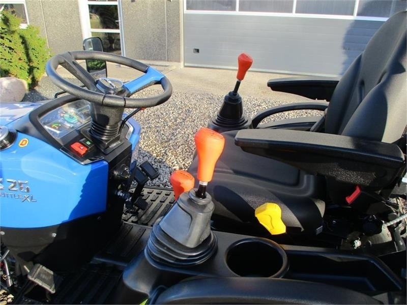 Solis S26 Shuttle XL 9+9 med store brede Turf hjul på ti - Máy cày: hình 4 Solis S26 Shuttle XL 9+9 med store brede Turf hjul på ti - Máy cày: hình 4