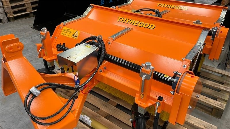Thyregod TK 1600 PTO, med hydraulisk sving. - Chổi: hình 2 Thyregod TK 1600 PTO, med hydraulisk sving. - Chổi: hình 2