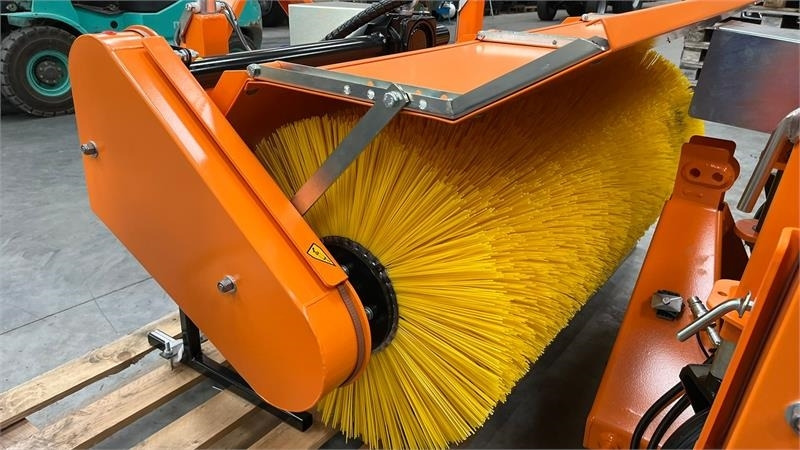 Thyregod TK 1600 PTO, med hydraulisk sving. - Chổi: hình 5 Thyregod TK 1600 PTO, med hydraulisk sving. - Chổi: hình 5