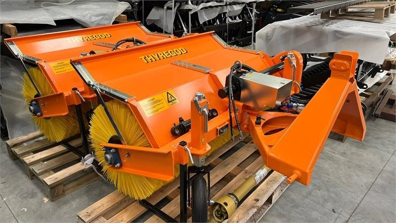 Thyregod TK 1600 PTO, med hydraulisk sving. - Chổi: hình 1 Thyregod TK 1600 PTO, med hydraulisk sving. - Chổi: hình 1