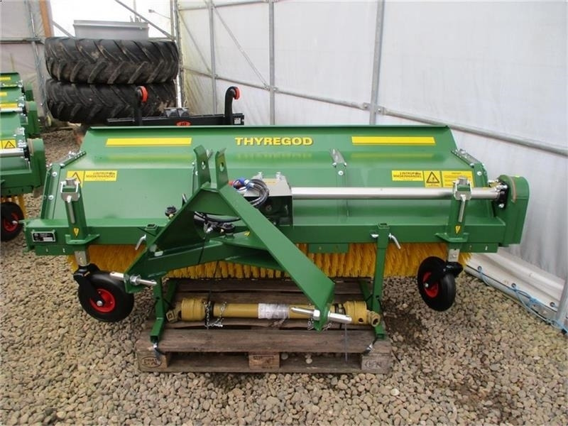 Thyregod TK 2300 TK2300 Med hydraulisk sving og PTO-træk - Chổi cho Máy móc nông nghiệp: hình 2 Thyregod TK 2300 TK2300 Med hydraulisk sving og PTO-træk - Chổi cho Máy móc nông nghiệp: hình 2