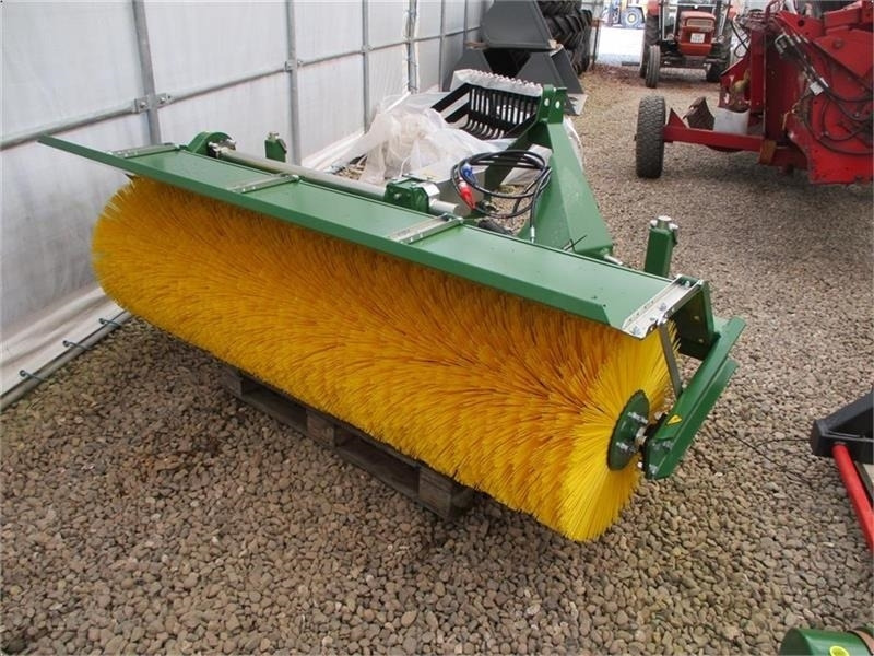 Thyregod TK 2300 TK2300 Med hydraulisk sving og PTO-træk - Chổi cho Máy móc nông nghiệp: hình 1 Thyregod TK 2300 TK2300 Med hydraulisk sving og PTO-træk - Chổi cho Máy móc nông nghiệp: hình 1