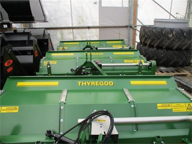 Thyregod TK 2300 TK2300 Med hydraulisk sving og PTO-træk - Chổi cho Máy móc nông nghiệp: hình 3 Thyregod TK 2300 TK2300 Med hydraulisk sving og PTO-træk - Chổi cho Máy móc nông nghiệp: hình 3