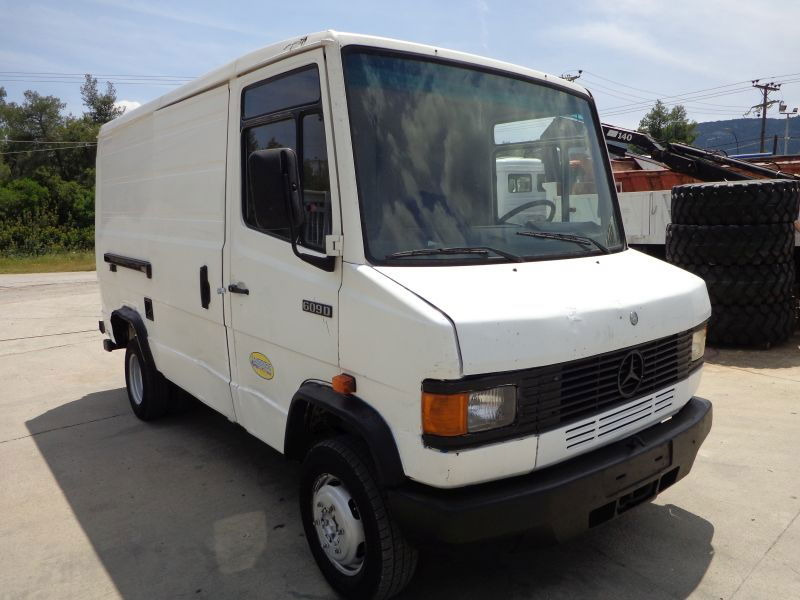 Mercedes-Benz Sprinter Mercedes Benz 609D - Xe van chở hàng: hình 2 Mercedes-Benz Sprinter Mercedes Benz 609D - Xe van chở hàng: hình 2