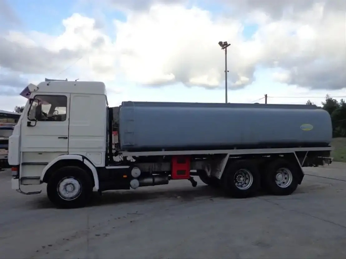Scania R143-470 V8 Scania R143HL .470 6X2 Diesel/OIL Tank - Xe bồn: hình 3 Scania R143-470 V8 Scania R143HL .470 6X2 Diesel/OIL Tank - Xe bồn: hình 3